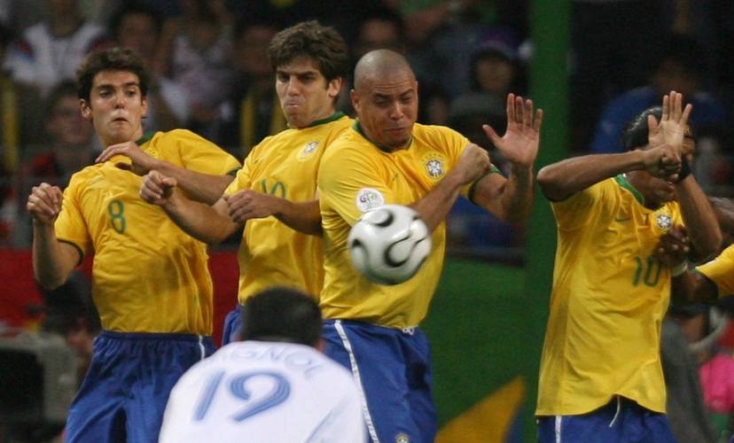 02年世界杯决赛巴西对法国